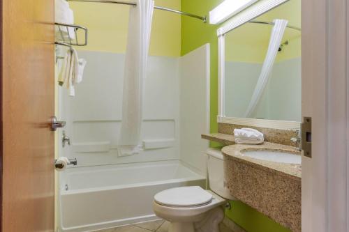 Quality Inn & Suites Lehigh Acres Fort Myers - image 13