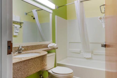 Quality Inn & Suites Lehigh Acres Fort Myers - image 8