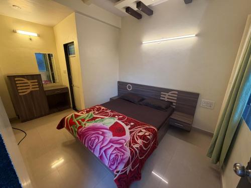 Hotel rosewood plaza - Mahabaleshwar  Couple & Family Stay Rooms with Free Wi-Fi - image 3