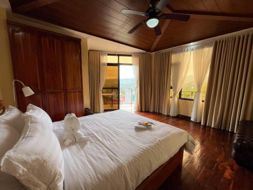 Mountain View Manor with Jacuzzi in Baguio