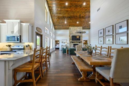 Spa Game Room Sunset Views 5BR Cabin - image 5