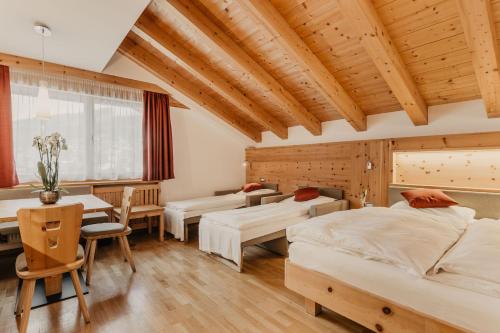 Hotel Hell Room Type - Large Double or Twin Room