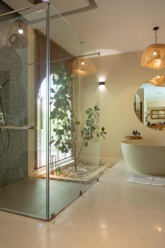 ไฮด์เอาท์ เกาะกูด (Hideout Koh Kood) in อ่าวคลองหิน