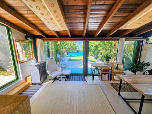 Zen House with Fairytale Garden & Sea View, Daratso