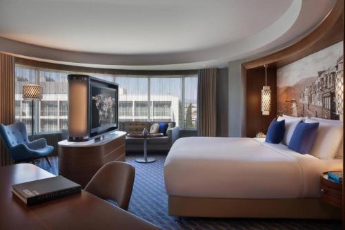 Suite, executive, junior, partial sea view, lounge access