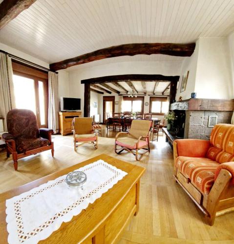 Felles stue/TV-område, Gîte La Scierie, Maison Familiale, Laguiole (Gite La Scierie, Maison Familiale, Laguiole) in Laguiole