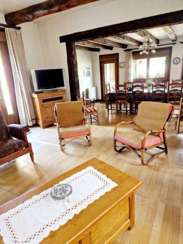 Felles stue/TV-område, Gîte La Scierie, Maison Familiale, Laguiole (Gite La Scierie, Maison Familiale, Laguiole) in Laguiole
