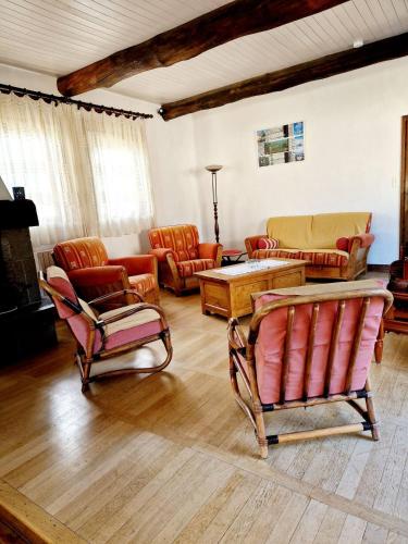 Felles stue/TV-område, Gîte La Scierie, Maison Familiale, Laguiole (Gite La Scierie, Maison Familiale, Laguiole) in Laguiole