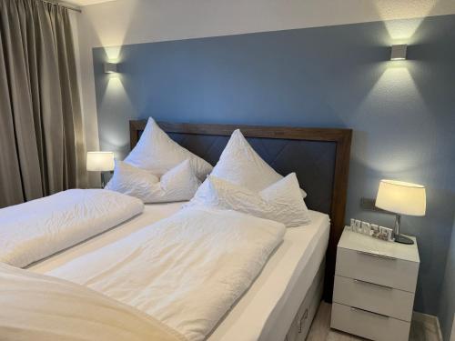 1 queen bed, 1 sofa bed