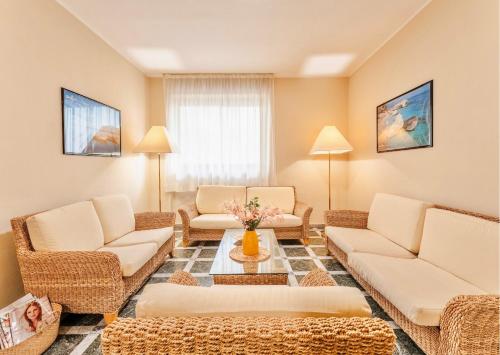 Lobby, ISA - Apartments in Alghero just 150 mt from the beach in La Pietraia