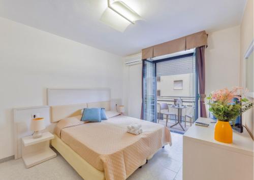 ISA - Apartments in Alghero just 150 mt from the beach in La Pietraia