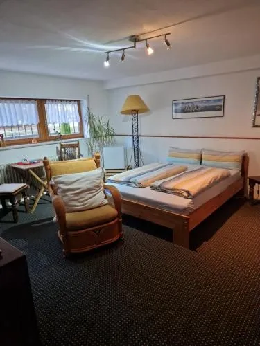 Großes gemütliches Zimmer mit eigener Dusche in Rheinstetten, Deutschland