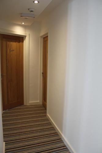Three Horseshoes Country Inn - main image