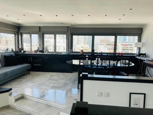 Skyline Penthouse Kimchi Home in Ramat Gan