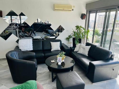 Skyline Penthouse Kimchi Home in Ramat Gan
