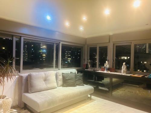 Skyline Penthouse Kimchi Home in Ramat Gan
