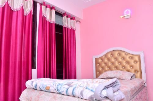 3BHK Apartment society TDI City near Delhi Airport - image 5