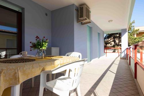 Modern apartment close to the beach-Beahost