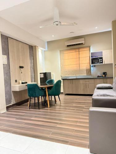 kuhinja, Hamsun Suites  in Karachi