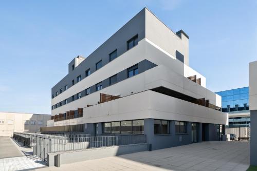 Nortalia Executive Suite Parking & Design - North Madrid Alquiler Temporal in San Sebastian de los Reyes