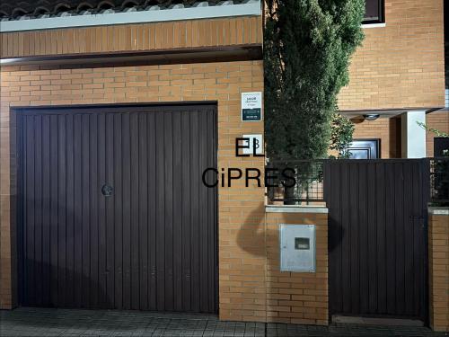 La Casa del Ciprés (La Casa del Cipres) in Boesillo