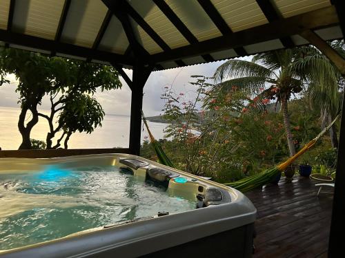 la kaz a thomy villa privee vue mer piscine et spa in Pointe-Noire