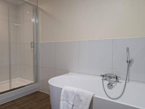 Southview Park Hotel - image 12