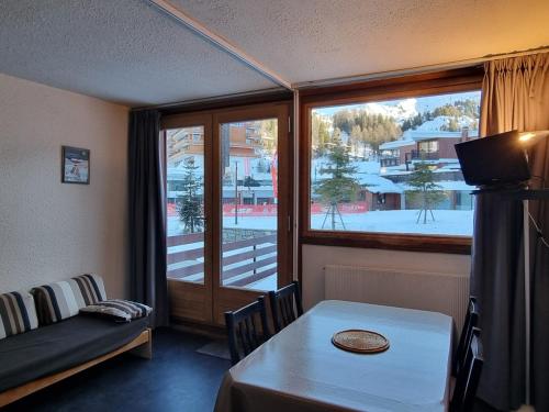 Studio divisible, ski aux pieds, terrasse, animaux admis - FR-1-181-2666 – khách sạn tại La Plagne