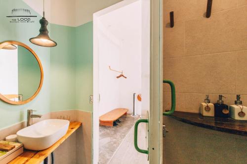 room detail thumbnail 2