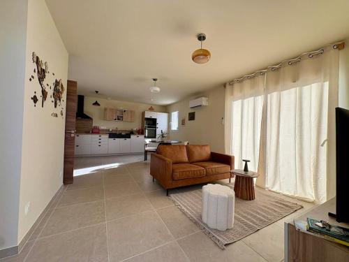 La cahuete Maison neuve, borne électrique, terrain de boules, jardin clos privé