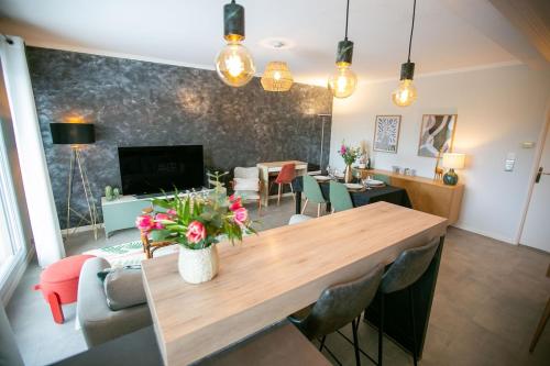 共用Lounge/電視區, Le Clair Logis, proche de Versailles in 基揚古爾