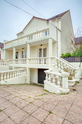 Large house ideal for groups families 12 people
