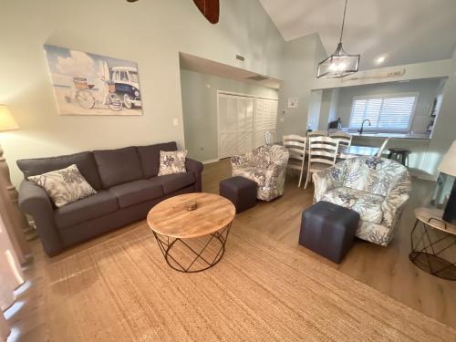 2D West Hyde Park condo - image 4
