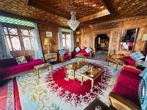 Maharaja palace houseboat – khách sạn tại Hồ Nigeen