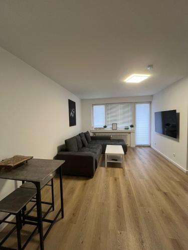 Zentrales und renoviertes Apartment nähe Medienhafen mit Balkon – khách sạn tại Bilk-Flehe