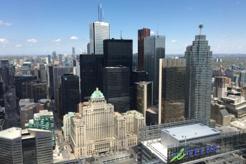 60th Floor Luxury SkySuite 3BD Lake & City Views