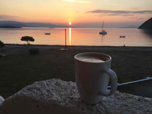 Traditional Greek house by the beach gîte à louer Nisís Strongilón