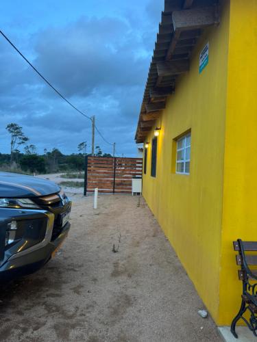 Casa amarilla in Barra del Chuy