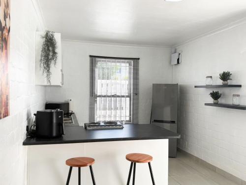Central beach apartment with African flair – khách sạn tại Skiathos