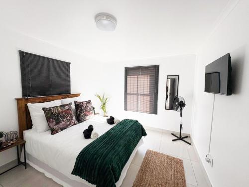 Central beach apartment with African flair in Skiathos