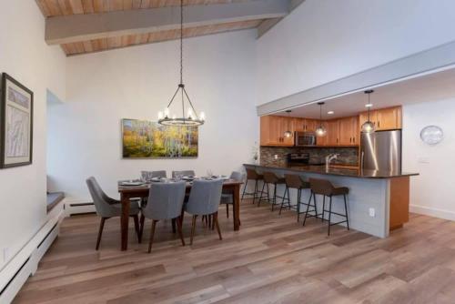 Updated 3 BR, 2 BA with Pool & Hot Tub - Stunning Mountain Views!, Snowmass Village (foto 8)