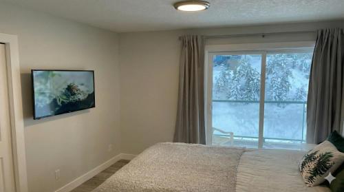 True Ski-In-Ski-Out Rare 3-Bed Condo in Mount Washington (BC)