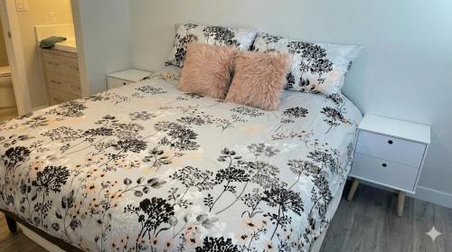 True Ski-In-Ski-Out Rare 3-Bed Condo in Mount Washington (BC)