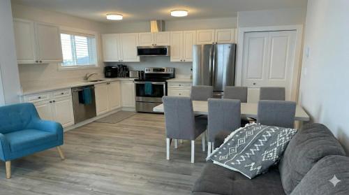 True Ski-In-Ski-Out Rare 3-Bed Condo in Mount Washington (BC)