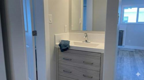 True Ski-In-Ski-Out Rare 3-Bed Condo in Mount Washington (BC)
