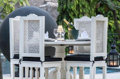 设施服务, 20 Miles House in 马林迪