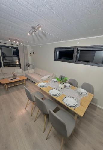 Guestroom, Kaldfjord Aurora Apartments Modern with parking in Kvaloysletta