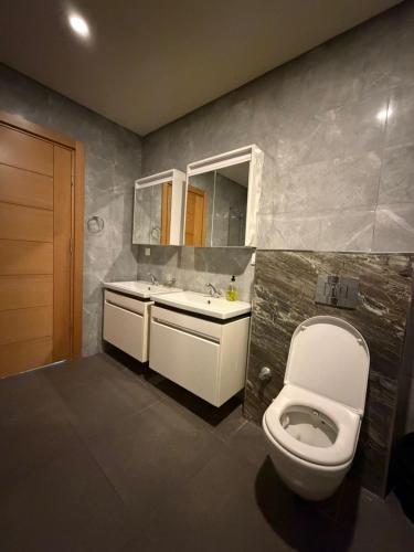 Ocean Breeze Apartment - image 5