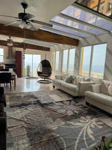 Oceanfront Hideaway mainfloor in ايزابيلا