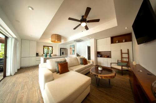 Pool entry villa for in private complex in Monterrico in Monterrico